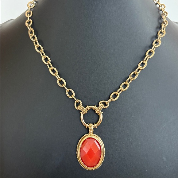 2028 Gold tone chain link necklace 16" - 19" medallion - Picture 5 of 13